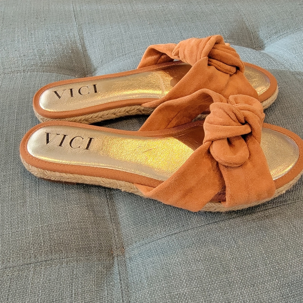 Brand new Vici peach suede sandals 6.5 - Picture 2 of 3